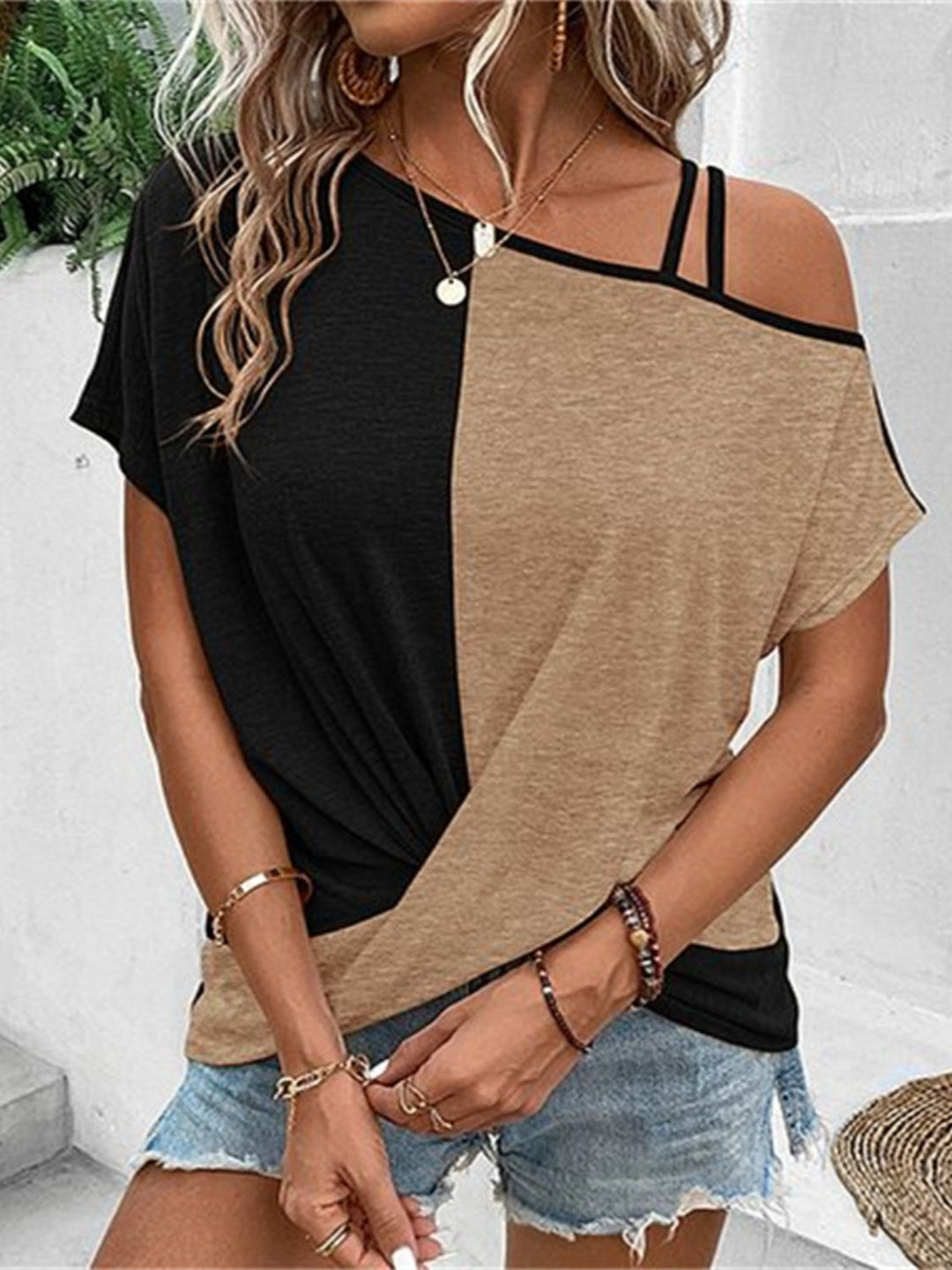 Stilla | Asymmetrisk Hals Kort Ærme T-Shirt