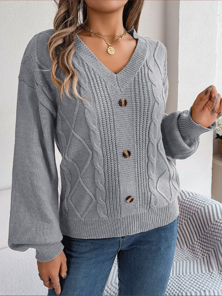 Stilla | Strikknappet V-hals Sweater