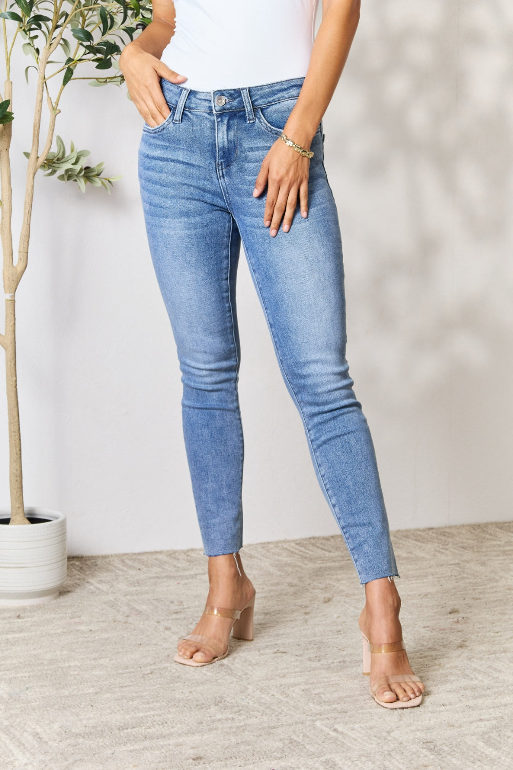 Stilla | Raw Hem Skinny Jeans