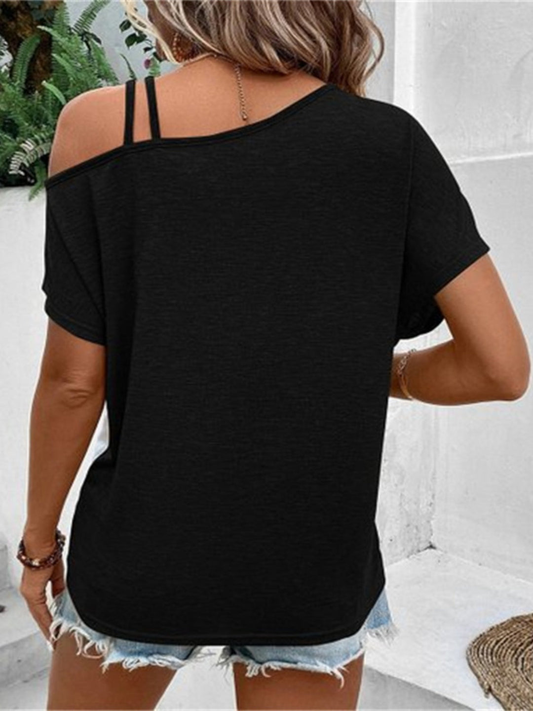 Stilla | Asymmetrisk Hals Kort Ærme T-Shirt