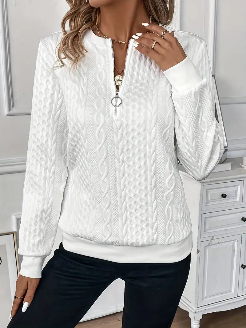Stilla | Sporty sweater with functional zipper