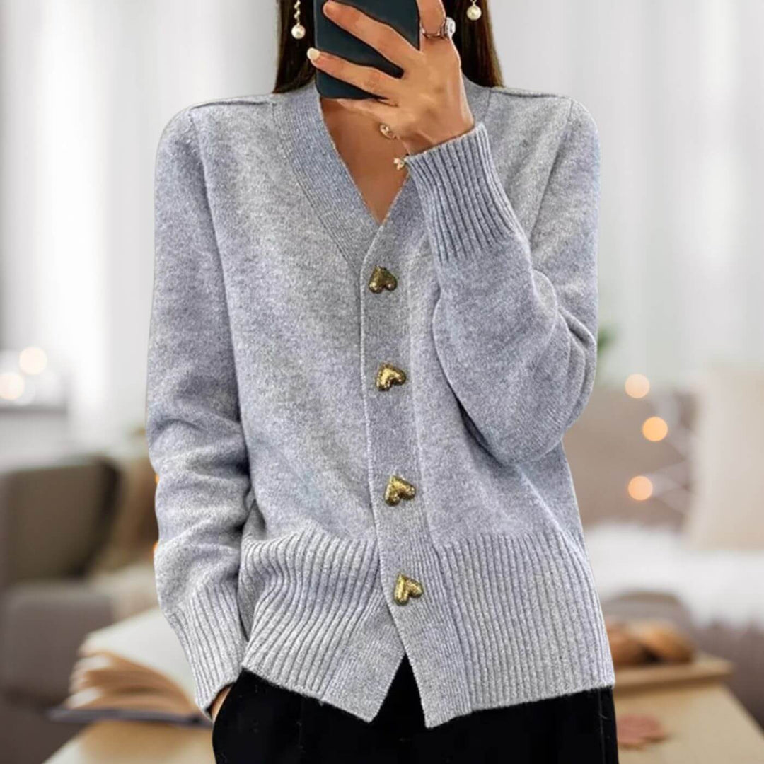 Stilla | Stilfuld Cardigan med Hjerteknap Detaljer