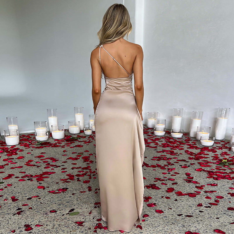 Stilla | Elegant One|Shoulder Satin Kjole