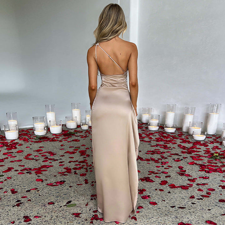 Stilla | Elegant One|Shoulder Satin Kjole