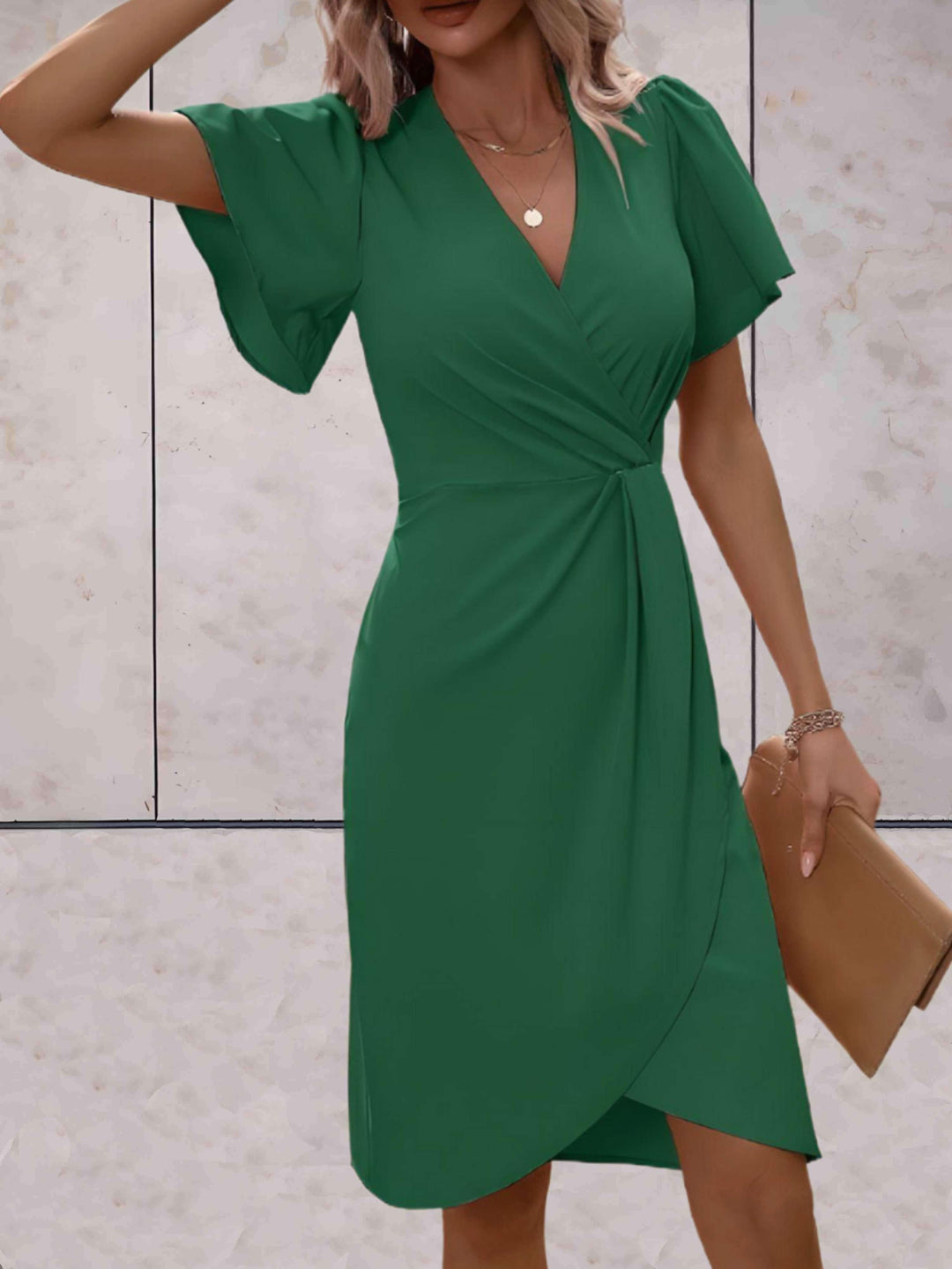 Stilla | Chic slim-fit kjole med bølgende ærmer til kvinder