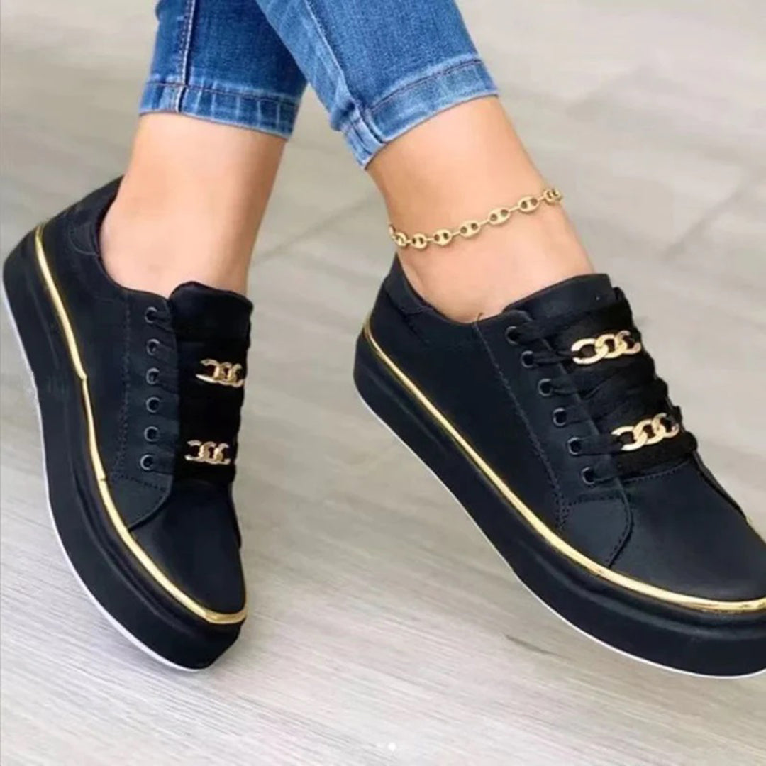 Skovae | Hvide Low-Top-Casual-Sneakers med Gyldne Detaljer Stilfulde Hvide Snøre Sneakers med Guldbesætning