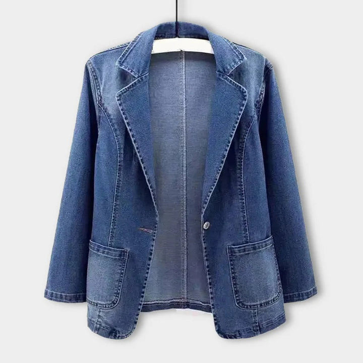 Stilla | Vintage blå denim-blazer med lommer og knap Perfekt til afslappede dage