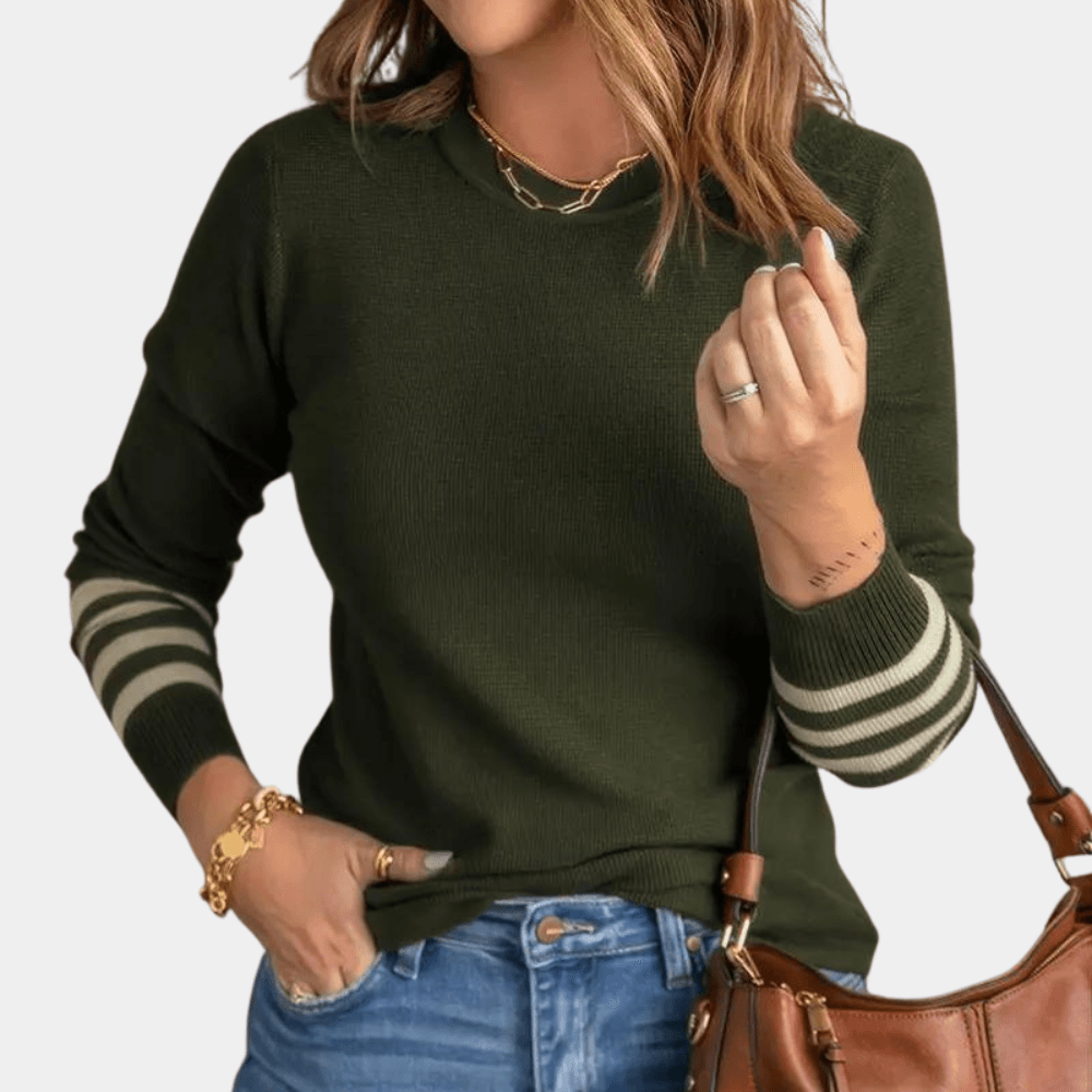 Stilla | Enkelt Strikket Sweater med Stribede Ærmer