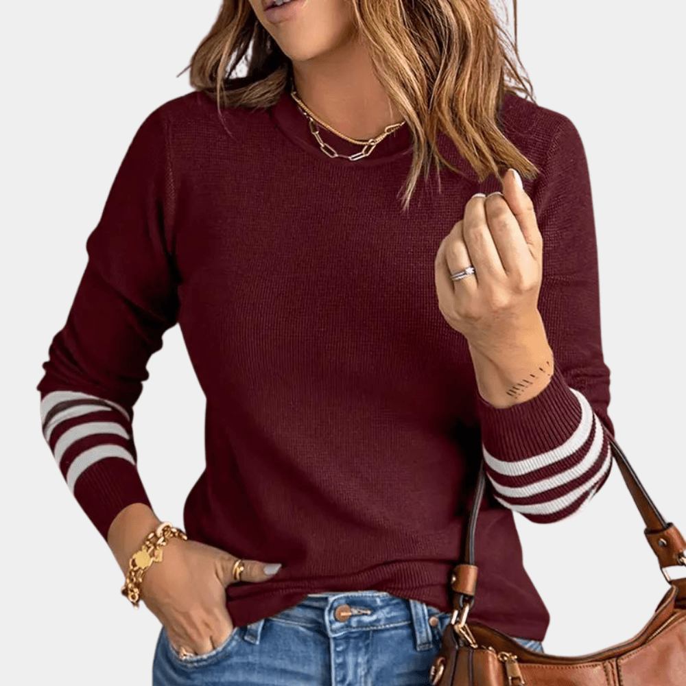 Stilla | Enkelt Strikket Sweater med Stribede Ærmer