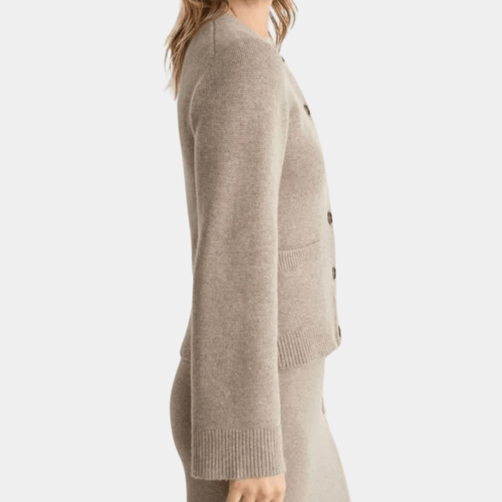 Stilla | Strikket Cardigan med Talje og Rund Hals