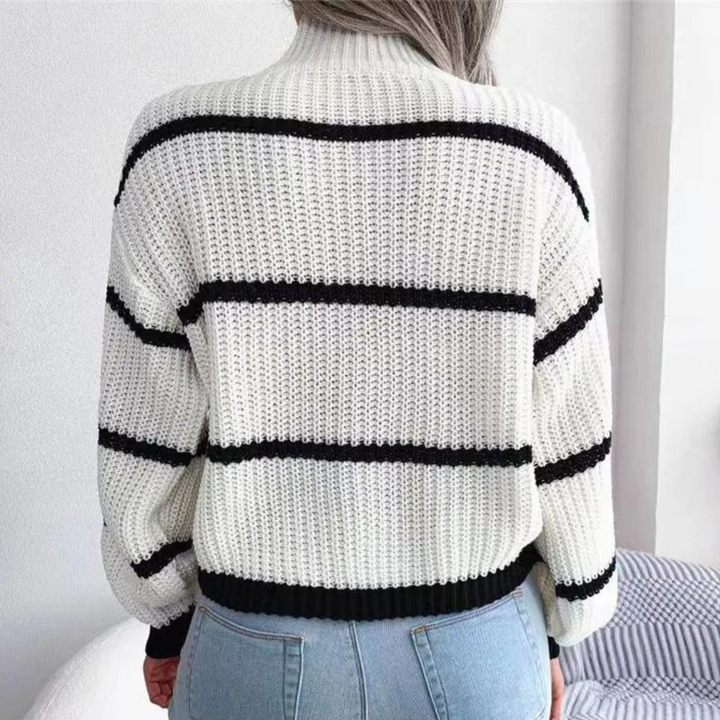 Stilla | Stilfuld Blød Damen Sweater med Høj U-Udskæring
