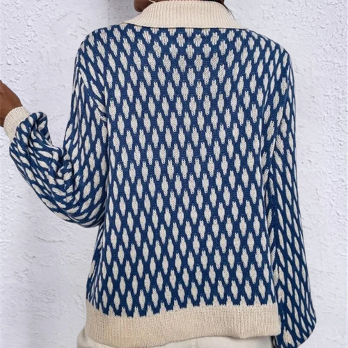 Stilla | Trendy sweater med krave detajle