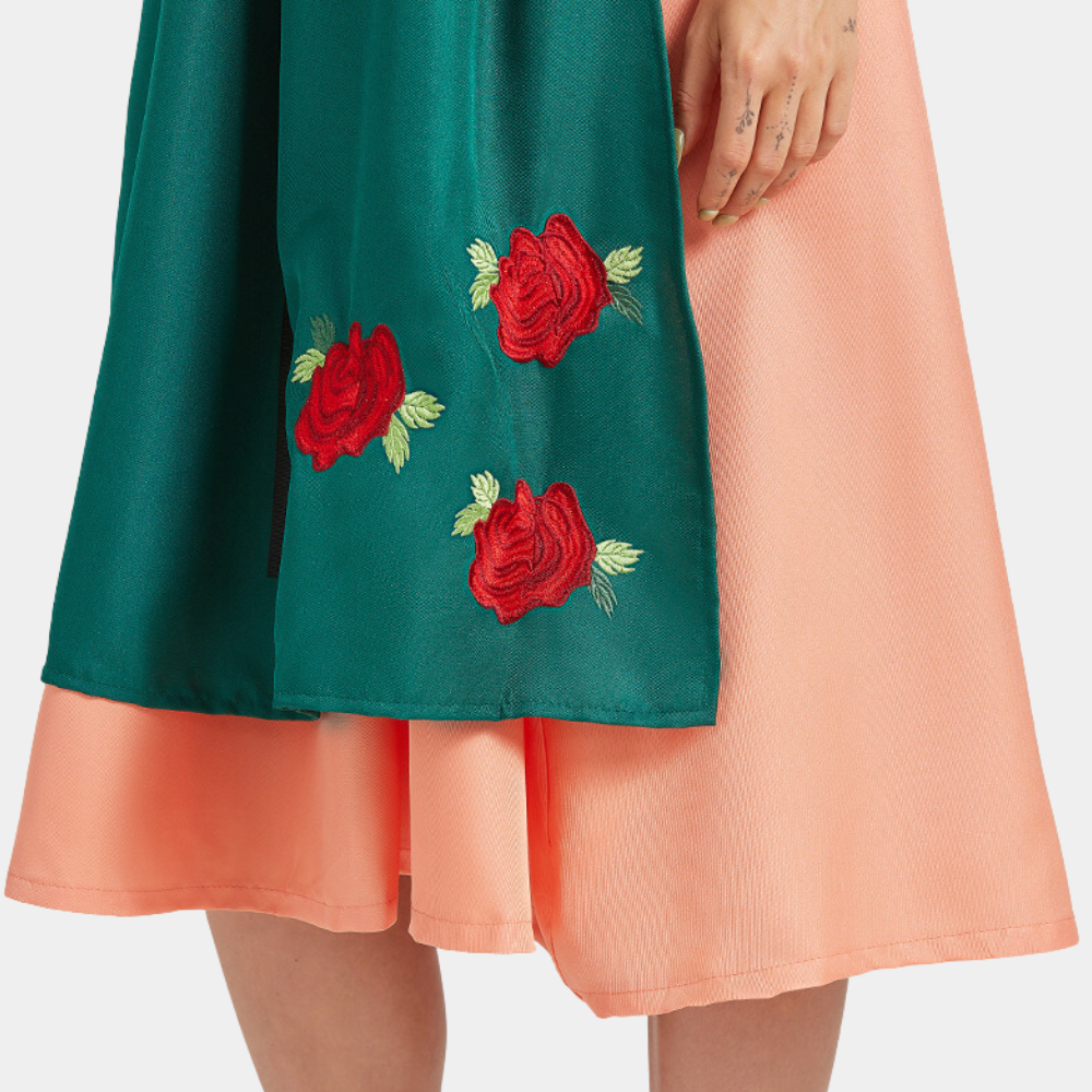 Stilla | Elegant Oktoberfestkjole med Moderne Vri