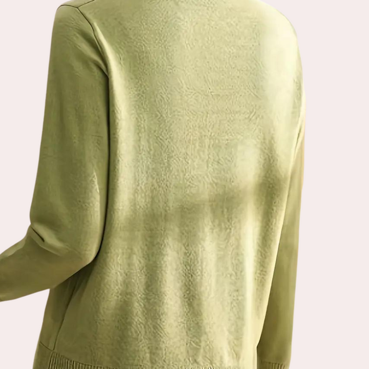 Stilla | Trendy Damepullover med Krave og Knapper