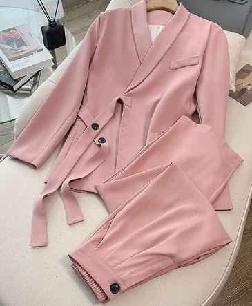 Stilla | Trendy og Minimalistisk Ensemble