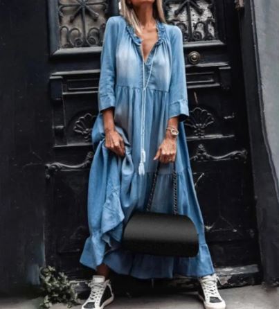 Stilla | Vintage Blonde Maxi Jeanskjole Med V-hals Og Bred Nederkant