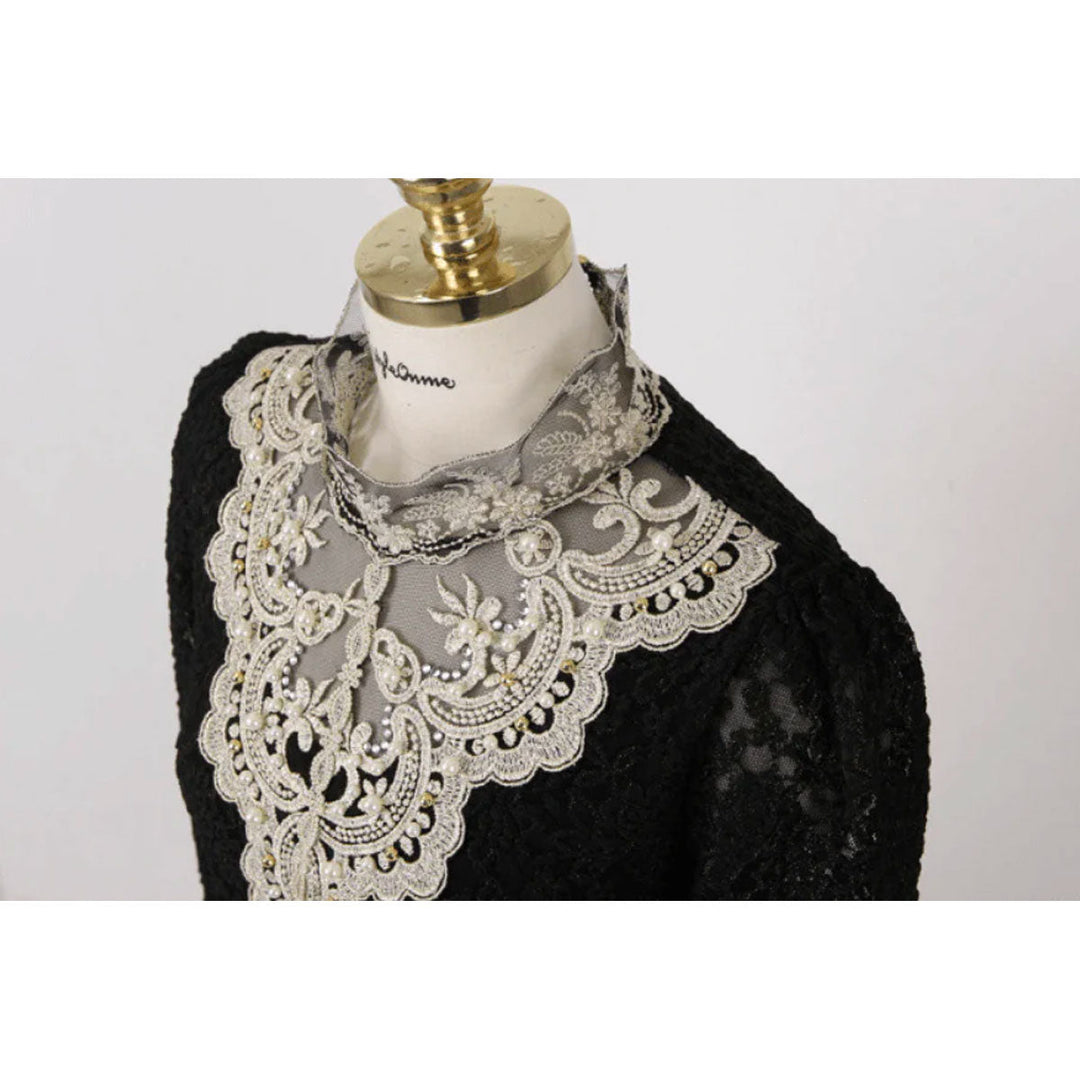 Skovae | Stilfuld Broderet Damebluse