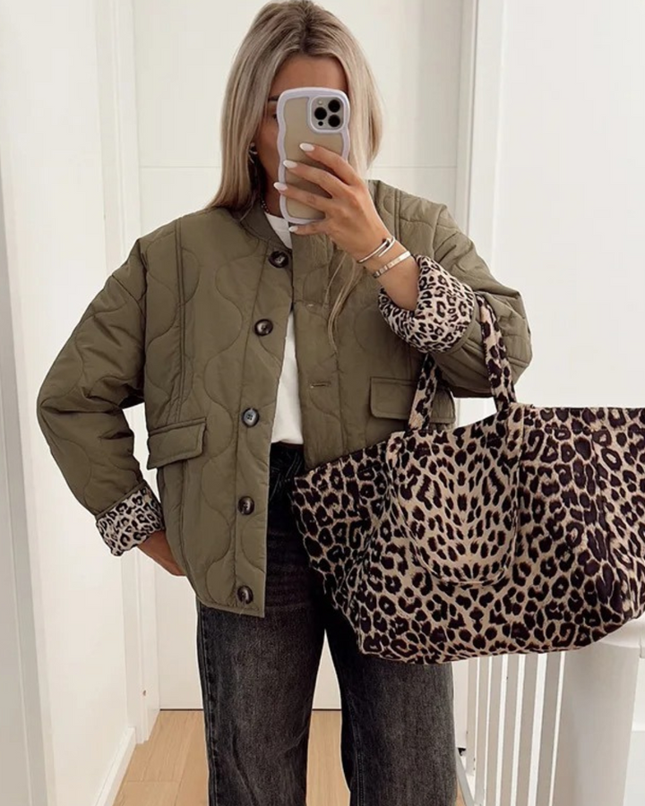 Stilla | Jakke med leopardfor