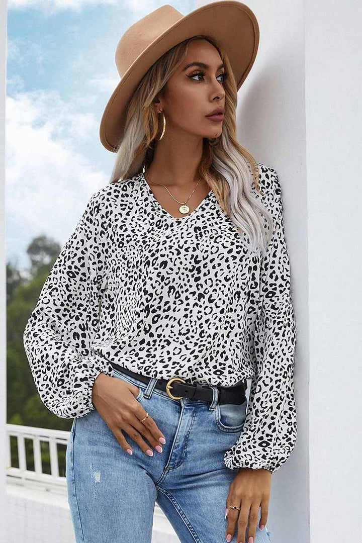 Stilla | Bluse med blomstret tryk og rynkede manschetter