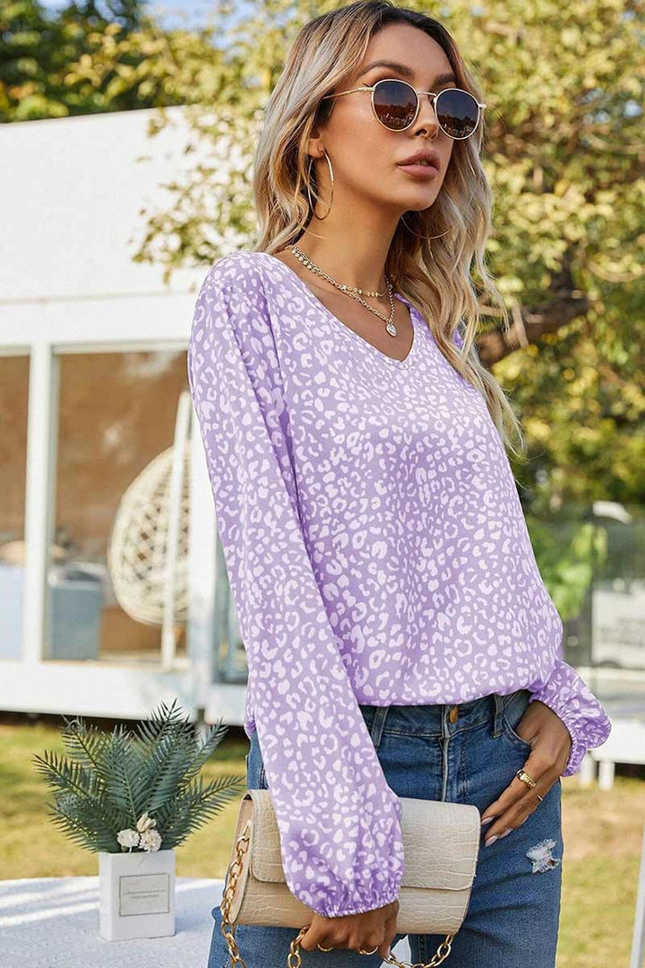 Stilla | Bluse med blomstret tryk og rynkede manschetter