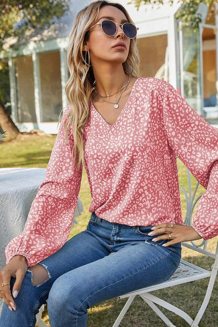 Stilla | Bluse med blomstret tryk og rynkede manschetter