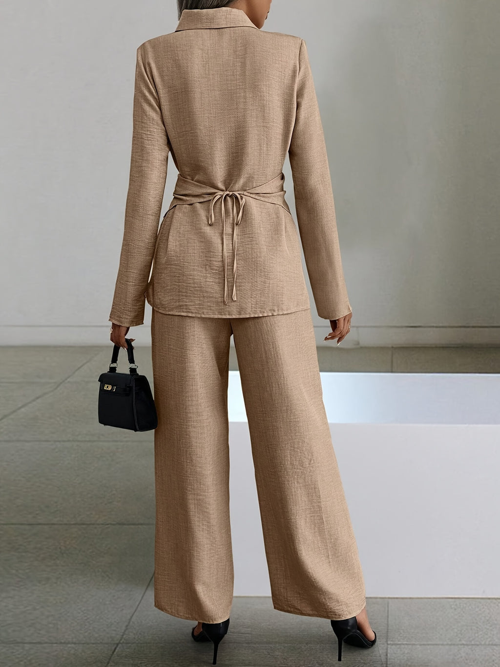 Stilla | Elegant Ensemble Bestående Af En Wrap-top Og Et Løst Par Bukser