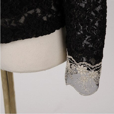 Skovae | Stilfuld Broderet Damebluse