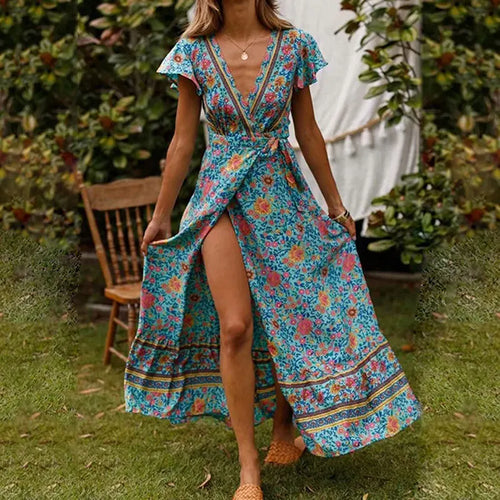 Stilla | Elegante Sommer Maxi Kjole Med Flæser, Korte Ærmer Og Dyb V-udskæring
