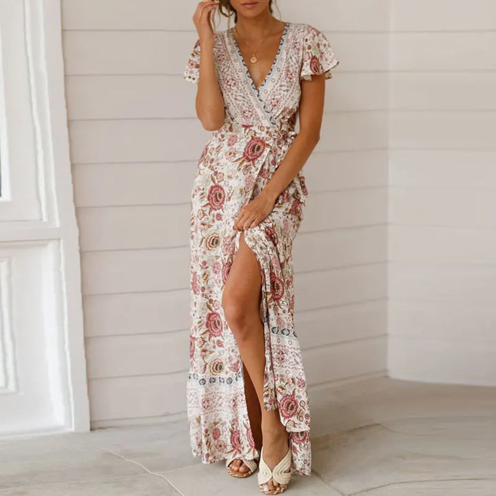 Stilla | Elegante Sommer Maxi Kjole Med Flæser, Korte Ærmer Og Dyb V-udskæring
