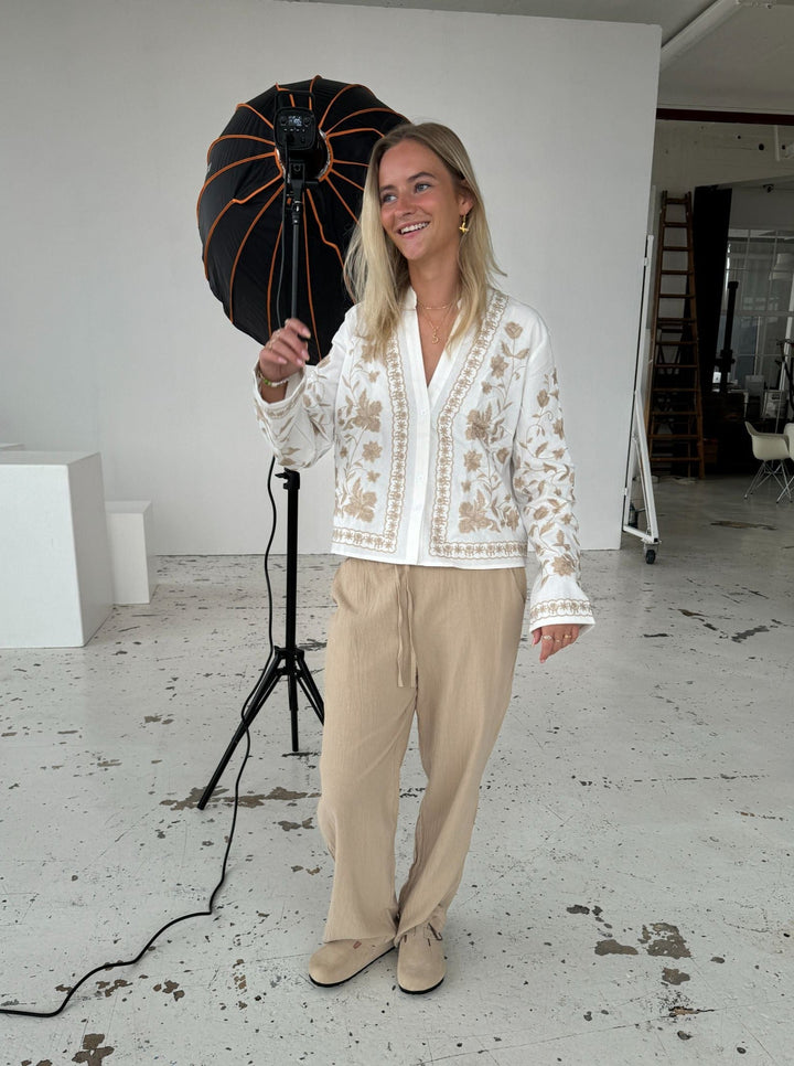 Stilla | Beige Hørbukser med Elegant Fald