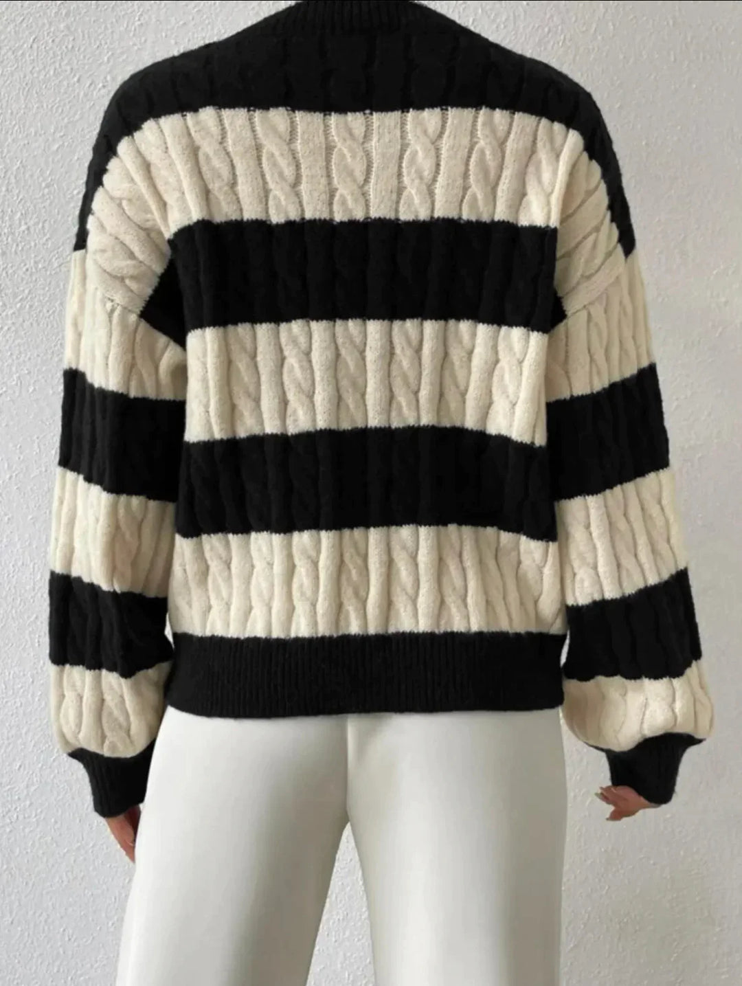 Stilla | Stribet elegant pullover med V-udskæring
