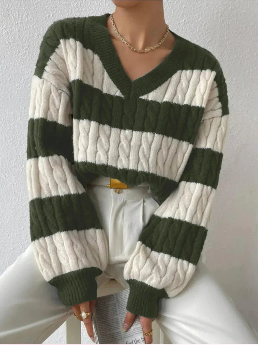 Stilla | Stribet elegant pullover med V-udskæring