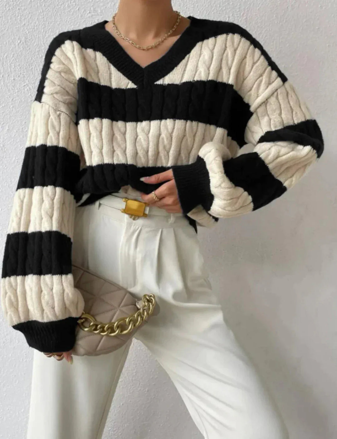 Stilla | Stribet elegant pullover med V-udskæring