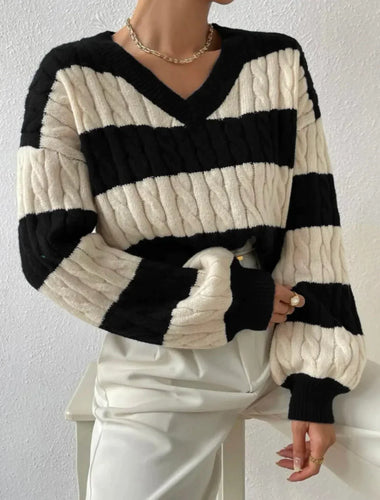 Stilla | Stribet elegant pullover med V-udskæring