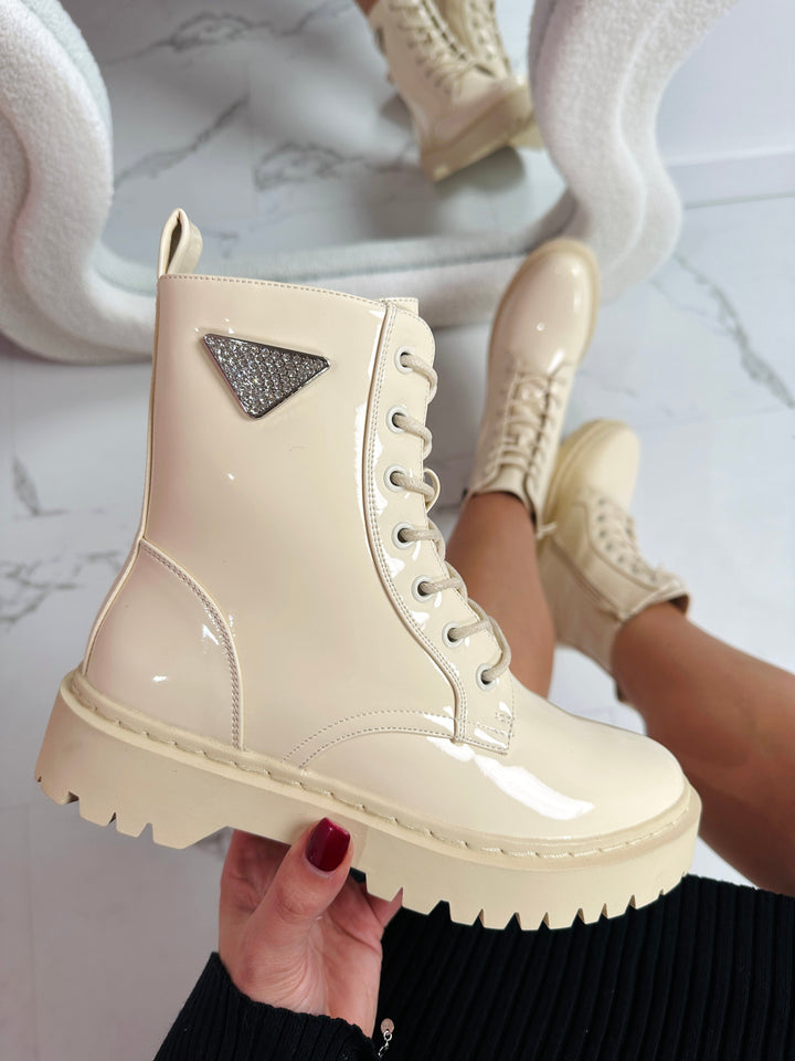 Stilla | Beige Skinnende Støvler