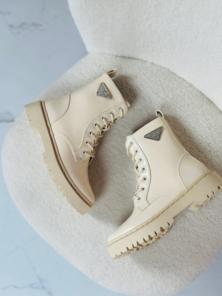 Stilla | Beige Skinnende Støvler