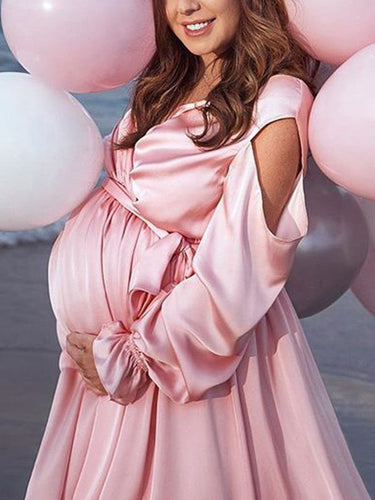 Stilla | Lang Pink Kjole Med Split Til Skåret Talje Med Bred Elegante Svinger Fotoshoot Til Mødreafsløring