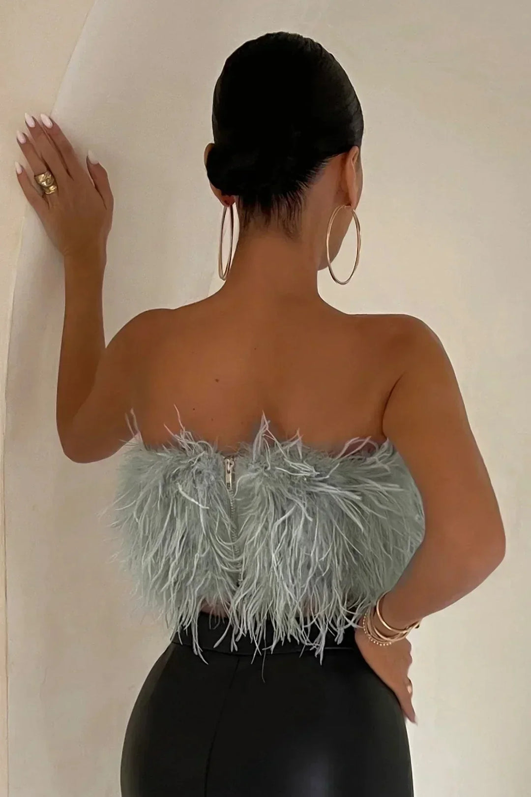 Stilla | Stilfuld fjercrop top er en toptrend i år