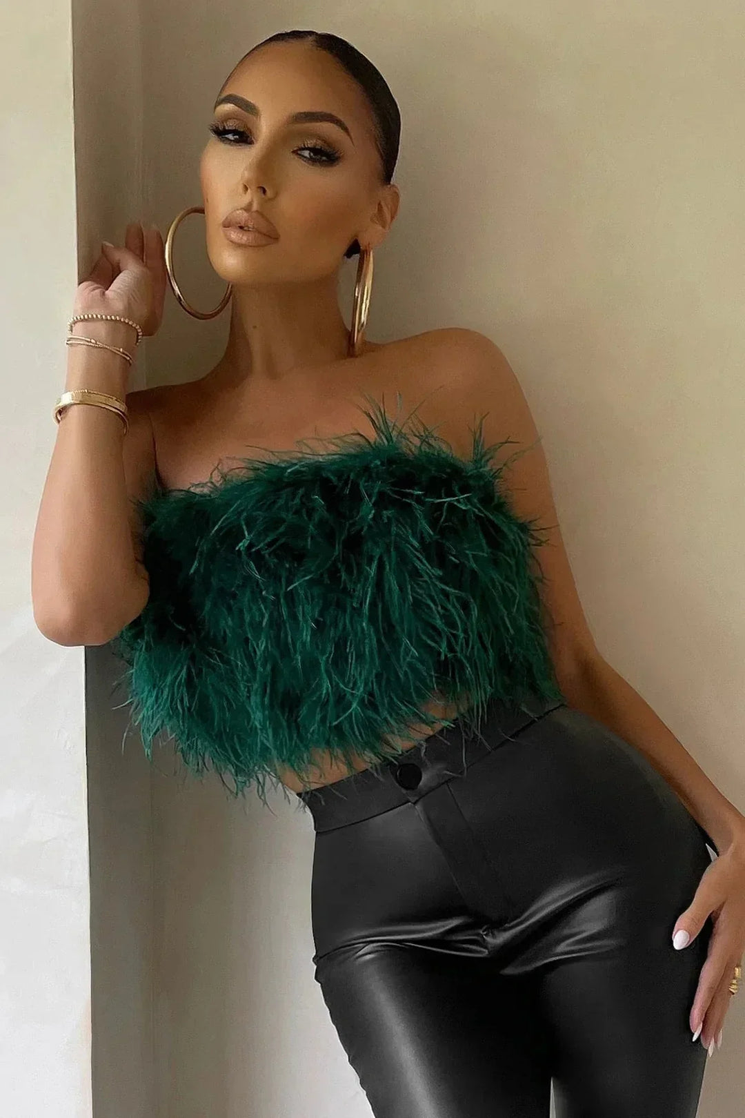 Stilla | Stilfuld fjercrop top er en toptrend i år