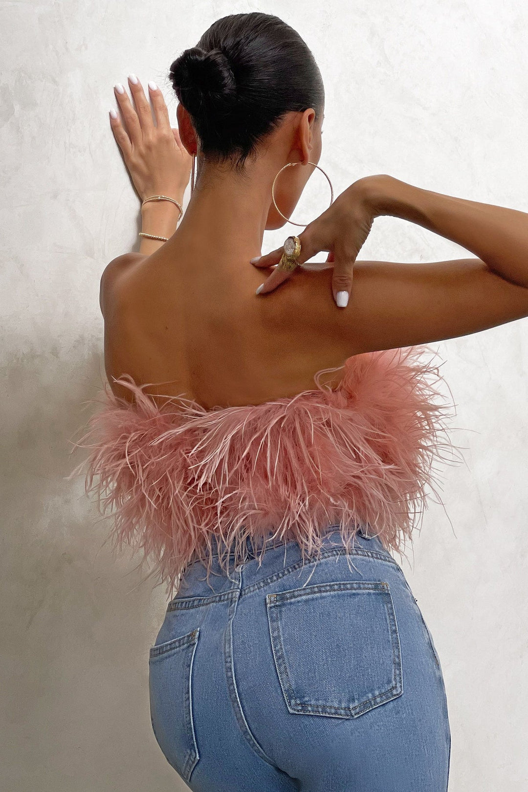 Stilla | Stilfuld fjercrop top er en toptrend i år
