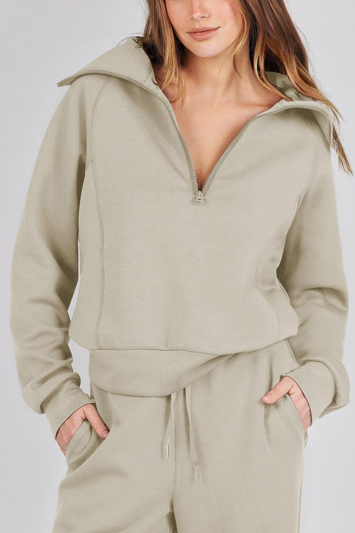 Stilla | Sweatshirt med stor lynlås og ombukket krave og lange bukser
