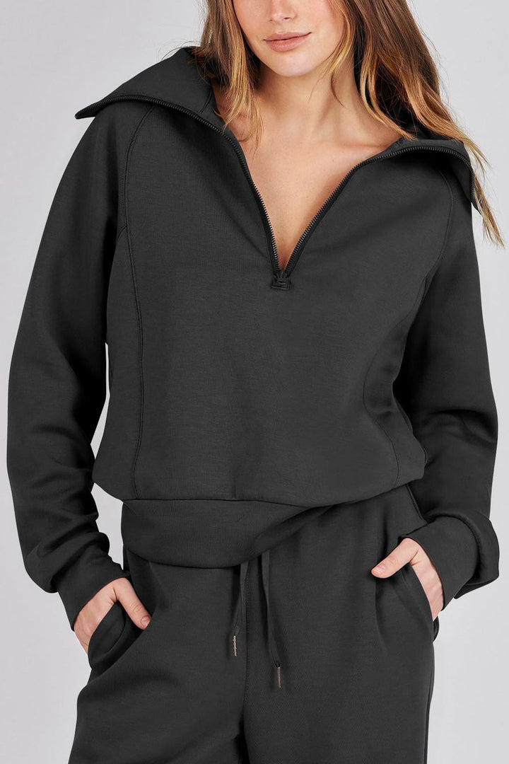 Stilla | Sweatshirt med stor lynlås og ombukket krave og lange bukser