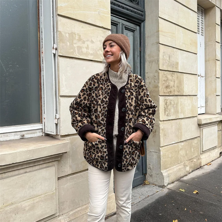 Stilla | Klassisk leopardmønster uldjakke til damer vintermode