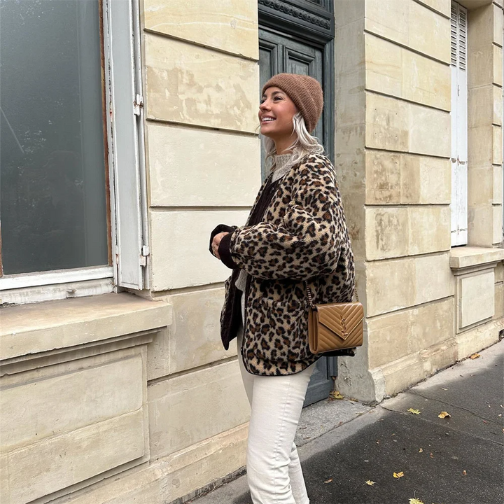 Stilla | Klassisk leopardmønster uldjakke til damer vintermode