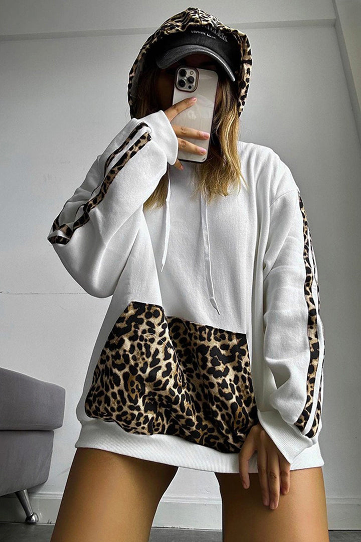 Stilla | Hættetrøje med trykt leopard patchwork og afslappet pasform