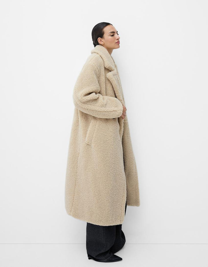 Stilla | Behagelig Dame Størrelse Overcoats Stilfuld Kunstpels med Varm Elegance