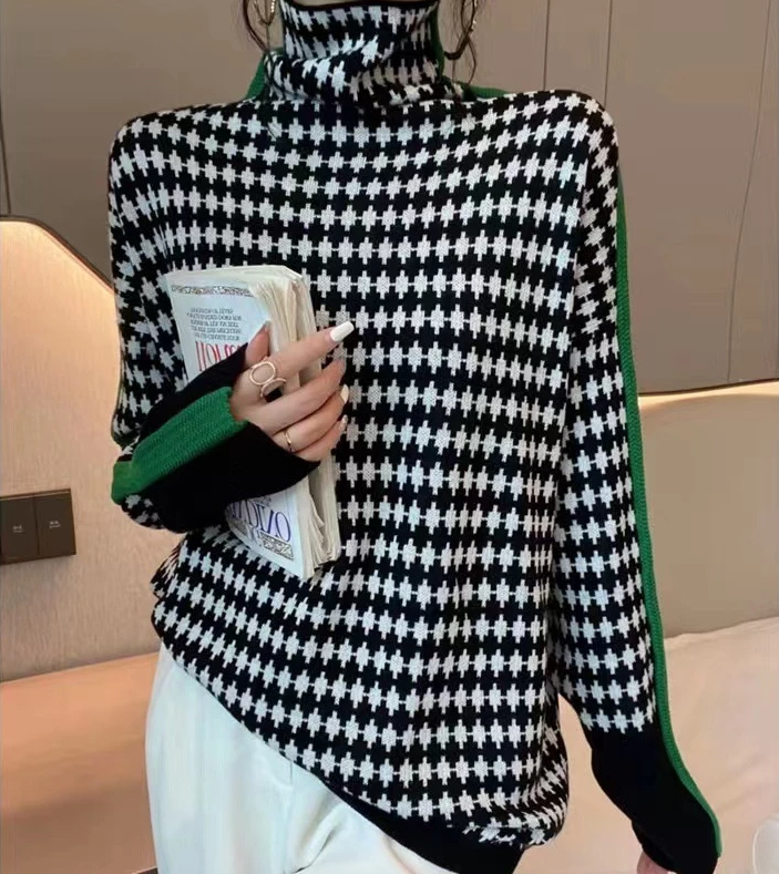 Stilla | Elegant sweater med sort-hvidt ternet mønster