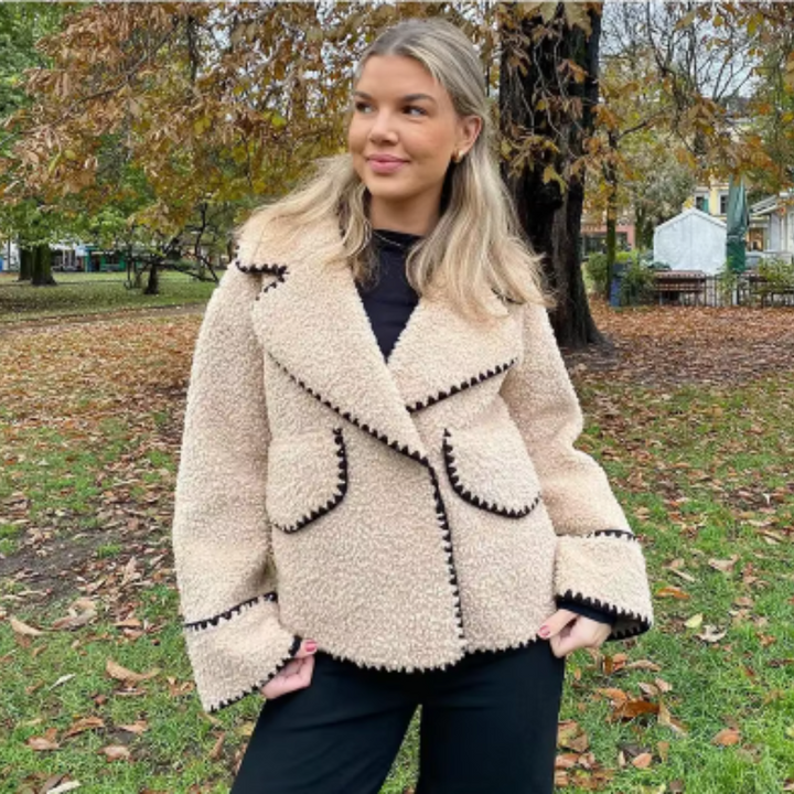 Stilla | Elegant og Behagelig Størrelse Jacke Myla