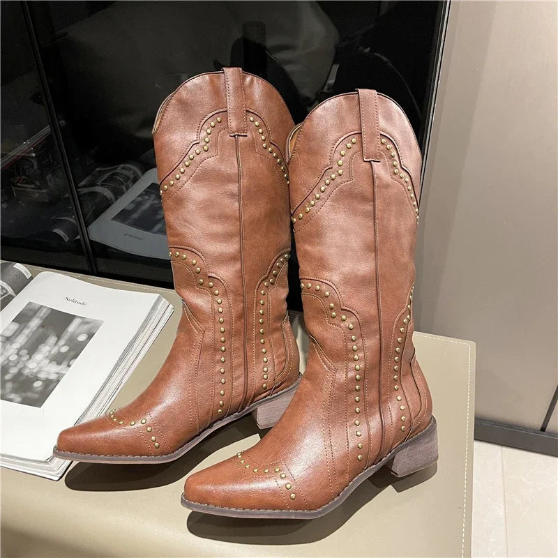 Stilla | Damenstiefel mit Nieten für einen edgy Look