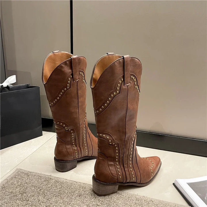 Stilla | Damenstiefel mit Nieten für einen edgy Look